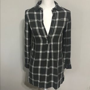 NWOT Old Navy Gray and White Flanel Tunic.